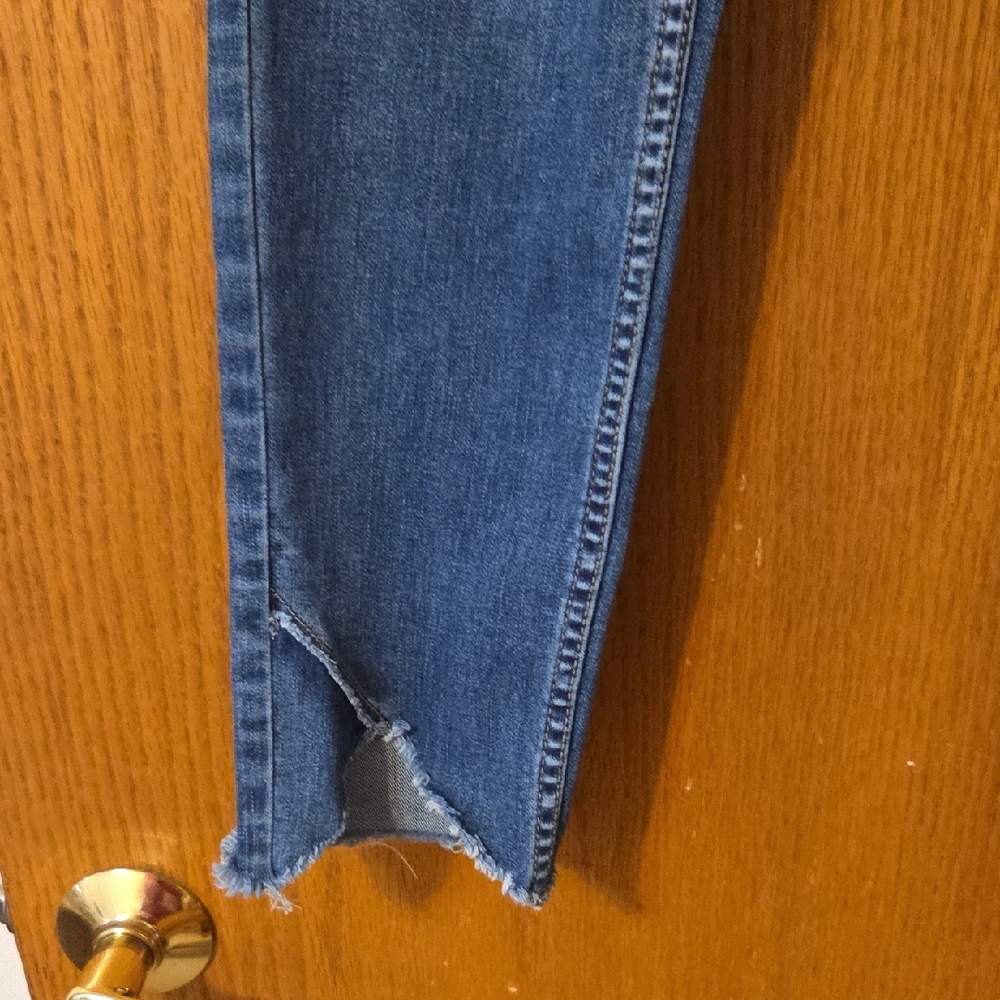 We The Free Distressed Blue Ankle Jeans - Picture 2 of 8